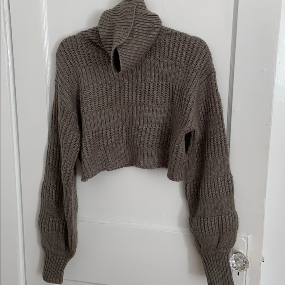 knitted grey turtleneck crop